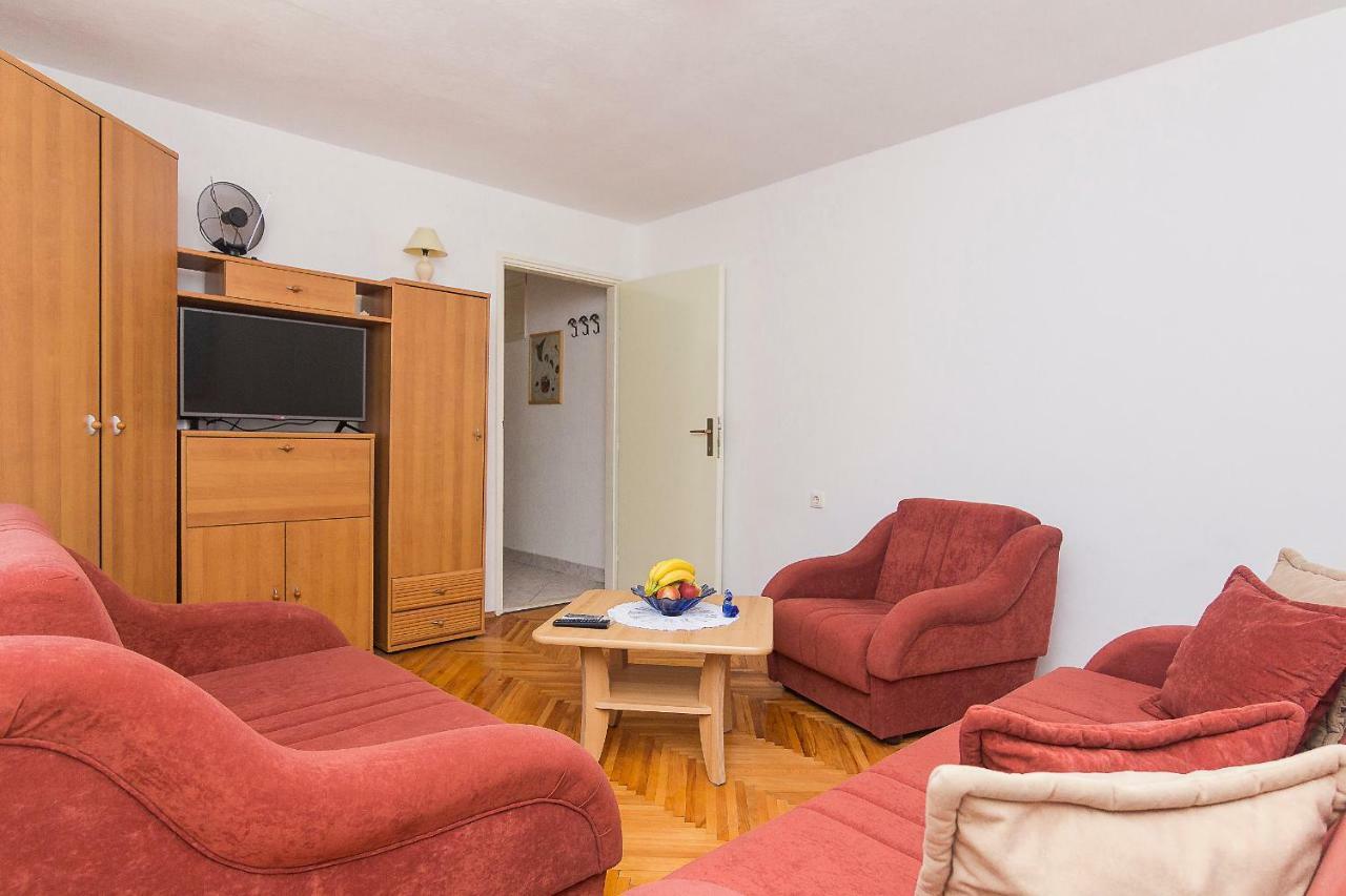 U Centru Makarske Apartment